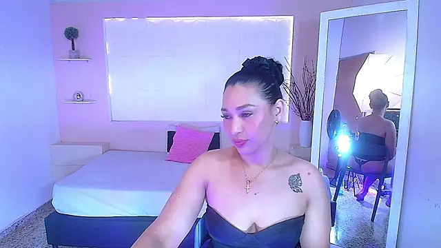 Snapshot of IvyShine7 chatting on 09-25-25, 03:34 IvyShine7 online show from 09-25-25, 03:34