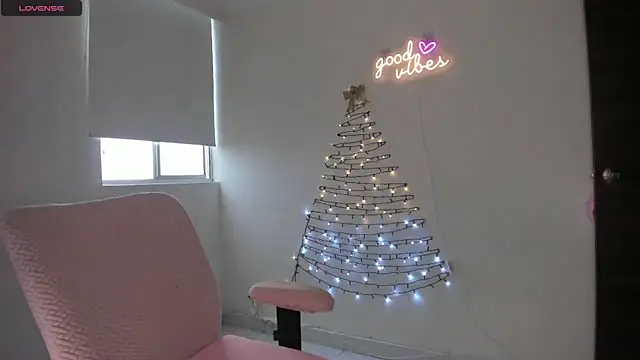 Snapshot of Esmeralda_Sims chatting on 12-01-25, 09:59 Esmeralda Sims online show from 12-01-25, 09:59