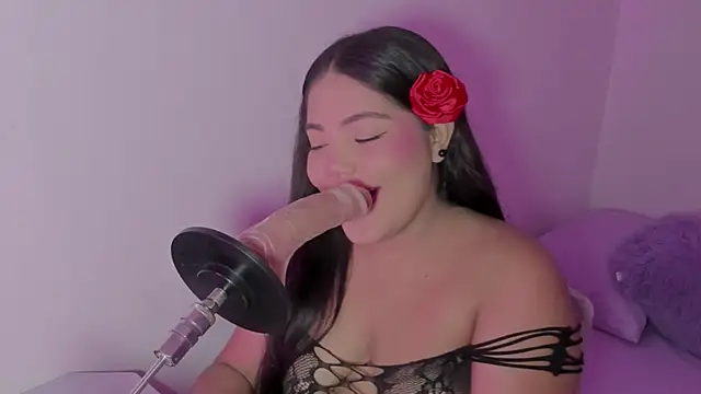 Lily hot25 online show from 04-19-26, 10:16