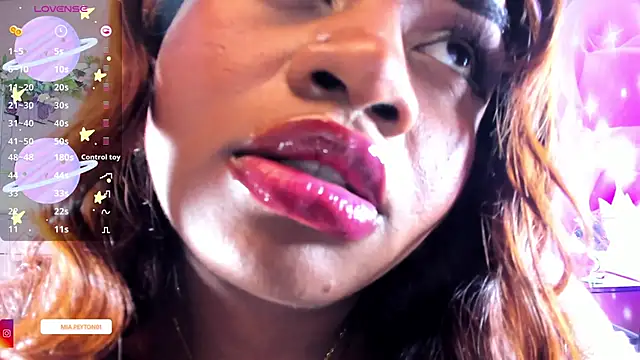 mia peyton online show from 11-26-25, 08:20