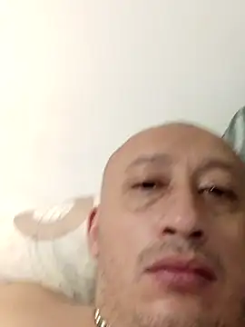 Snapshot of ScuffingBungalow chatting on 10-05-25, 06:04 ScuffingBungalow online show from 10-05-25, 06:04