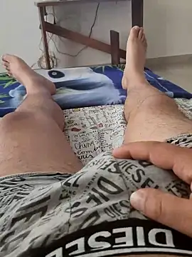 Snapshot of ScuffingBungalow chatting on 10-15-25, 08:06 ScuffingBungalow online show from 10-15-25, 08:06