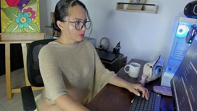 Snapshot of lady_sophie chatting on 09-27-25, 06:25 lady sophie online show from 09-27-25, 06:25