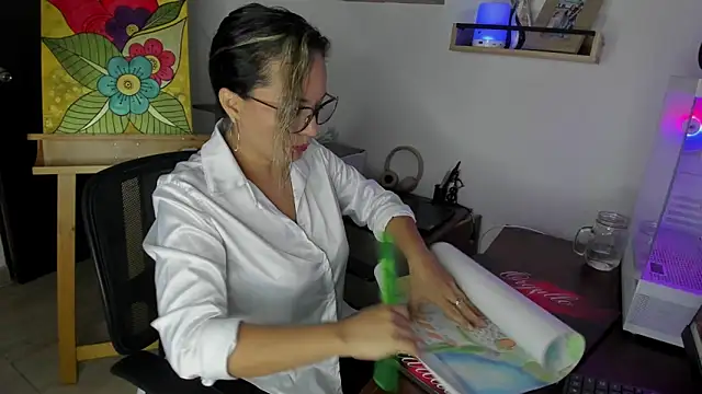 Snapshot of lady_sophie chatting on 09-25-25, 02:45 lady sophie online show from 09-25-25, 02:45