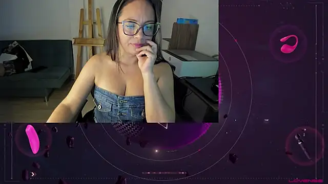 Snapshot of lady_sophie chatting on 09-18-25, 03:59 lady sophie online show from 09-18-25, 03:59