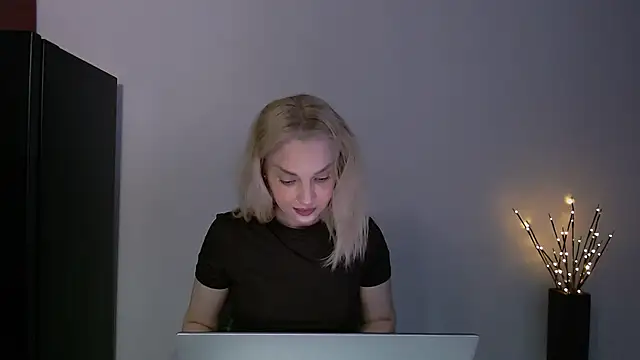 Lia noo regrets online show from 05-30-26, 04:12