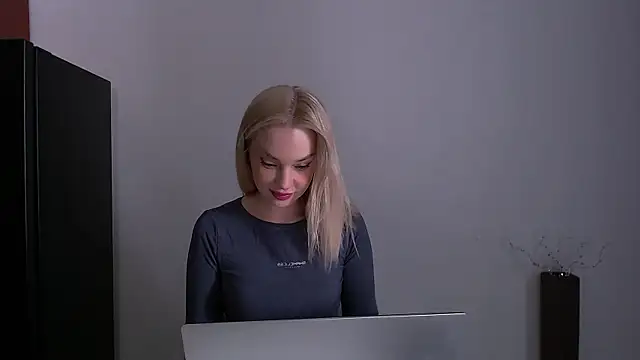 Lia noo regrets online show from 05-31-26, 01:50
