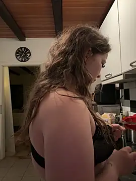 SweetTeenGirl online show from 11-06-25, 06:06