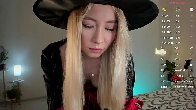 DanaCandy online show from 10-31-25, 08:27