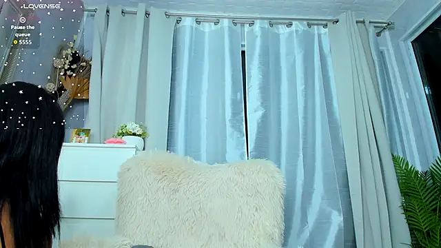 ParissHiltonX online show from 09-13-25, 03:17