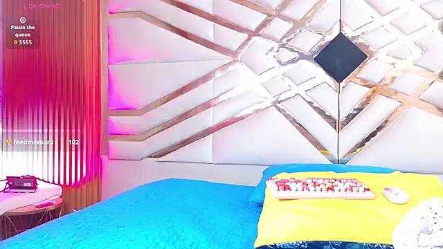 Snapshot of MySugarmoomy chatting on 11-14-25, 02:59 MySugarmoomy online show from 11-14-25, 02:59