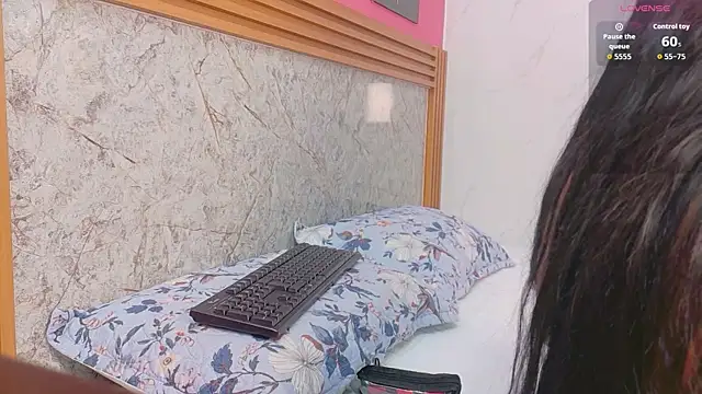 Snapshot of MySugarmoomy chatting on 06-19-26, 02:39 MySugarmoomy online show from 06-19-26, 02:39