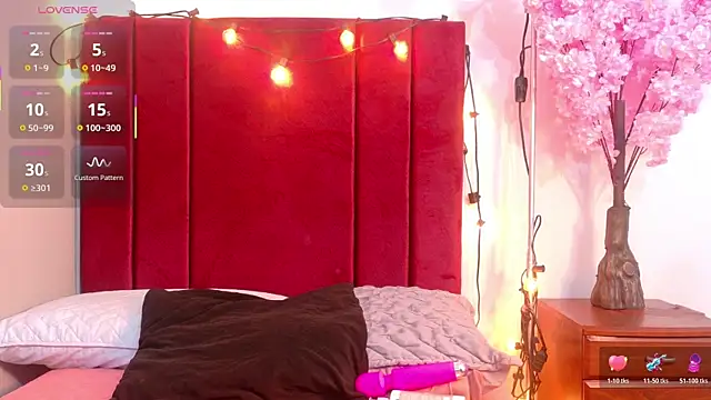 Snapshot of MySugarmoomy chatting on 11-17-25, 12:09 MySugarmoomy online show from 11-17-25, 12:09