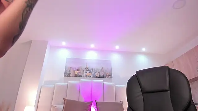 miranda crawfor online show from 10-05-25, 04:03