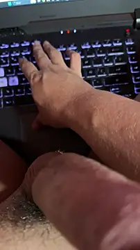 Snapshot of AndyRico18 chatting on 12-16-25, 07:18 AndyRico18 online show from 12-16-25, 07:18