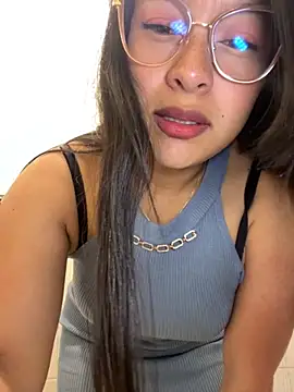 Snapshot of Liulee2 chatting on 09-16-25, 02:40 Liulee2 online show from 09-16-25, 02:40