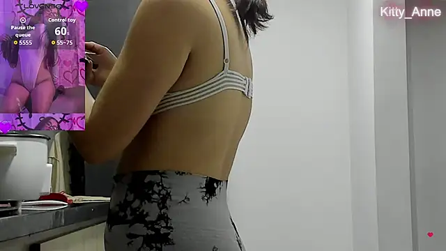 Snapshot of Kitty_Anne chatting on 10-21-25, 01:05 Kitty Anne online show from 10-21-25, 01:05
