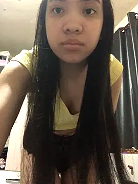 Snapshot of ashleyy20 chatting on 12-17-25, 12:32 ashleyy20 online show from 12-17-25, 12:32