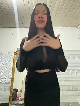 Snapshot of ashleyy20 chatting on 10-15-25, 01:37 ashleyy20 online show from 10-15-25, 01:37