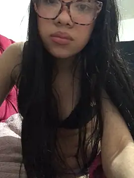 Snapshot of ashleyy20 chatting on 09-27-25, 12:28 ashleyy20 online show from 09-27-25, 12:28