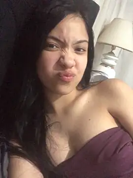 Snapshot of ashleyy20 chatting on 02-18-26, 04:03 ashleyy20 online show from 02-18-26, 04:03