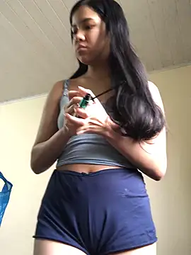 Snapshot of ashleyy20 chatting on 10-20-25, 07:47 ashleyy20 online show from 10-20-25, 07:47