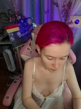 Snapshot of Fuzzy_Unicorn chatting on 06-17-26, 10:36 Fuzzy Unicorn online show from 06-17-26, 10:36