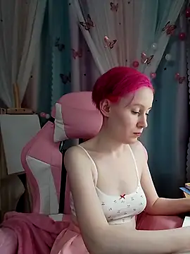 Fuzzy Unicorn online show from 11-17-25, 07:07