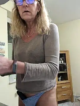 HotWifeLyn68 online show from 03-12-26, 08:46