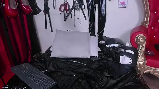 LiliThara online show from 11-26-25, 08:53