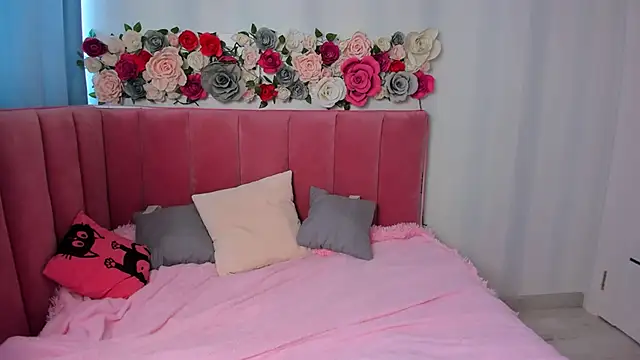 AnimeAlica18 online show from 09-18-25, 03:42