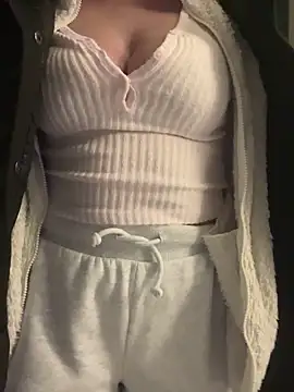 Snapshot of eli5566 chatting on 02-15-26, 09:03 eli5566 online show from 02-15-26, 09:03