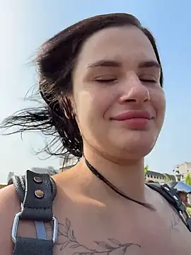 Snapshot of MiraReach chatting on 02-19-26, 02:41 MiraReach online show from 02-19-26, 02:41