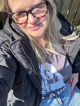 SuzieSub online show from 03-19-26, 11:21