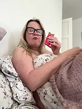 SuzieSub online show from 04-01-26, 08:15