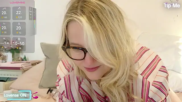 Snapshot of SuzieSub chatting on 01-19-26, 08:51 SuzieSub online show from 01-19-26, 08:51