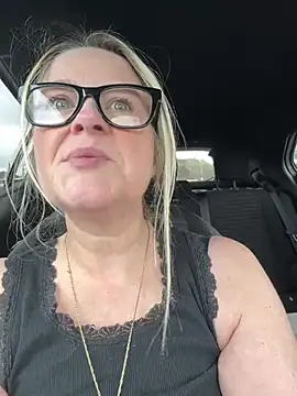 SuzieSub online show from 04-08-26, 01:12