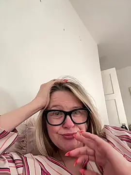 SuzieSub online show from 03-04-26, 08:55