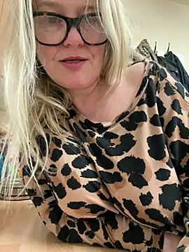 SuzieSub online show from 03-18-26, 10:21