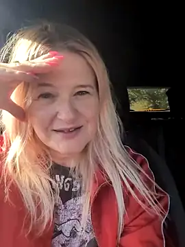 SuzieSub online show from 10-11-25, 11:55