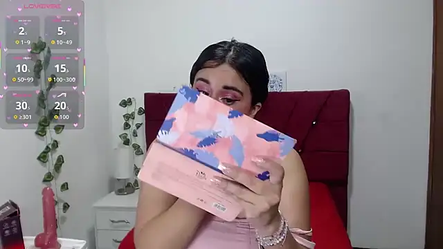 Julieta curvy69 online show from 10-02-25, 12:08