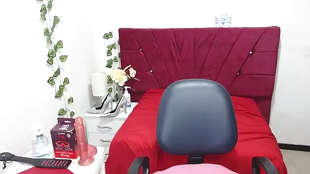 Julieta curvy69 online show from 11-12-25, 12:37