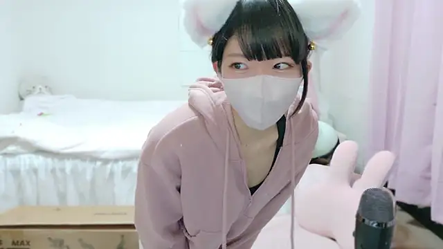 Snapshot of clara_6x9 chatting on 10-14-25, 02:39 clara 6x9 online show from 10-14-25, 02:39