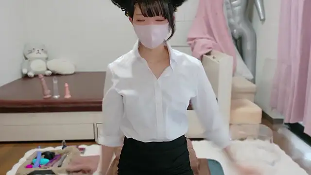 Snapshot of clara_6x9 chatting on 09-21-25, 07:24 clara 6x9 online show from 09-21-25, 07:24