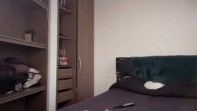 MiaBunnie online show from 12-19-25, 07:38