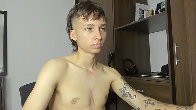 Snapshot of spacehumanz chatting on 10-29-25, 09:47 spacehumanz online show from 10-29-25, 09:47