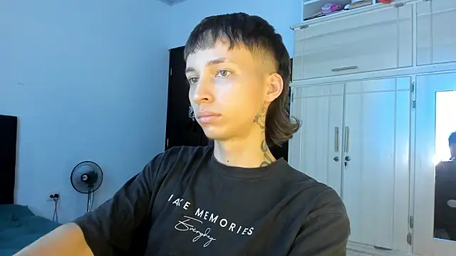 Snapshot of spacehumanz chatting on 02-12-26, 06:07 spacehumanz online show from 02-12-26, 06:07