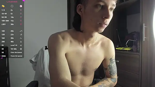 Snapshot of spacehumanz chatting on 11-15-25, 07:29 spacehumanz online show from 11-15-25, 07:29