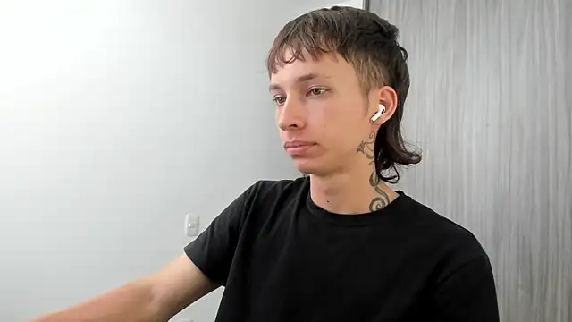 Snapshot of spacehumanz chatting on 03-04-26, 09:33 spacehumanz online show from 03-04-26, 09:33