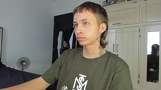 Snapshot of spacehumanz chatting on 01-07-26, 01:49 spacehumanz online show from 01-07-26, 01:49